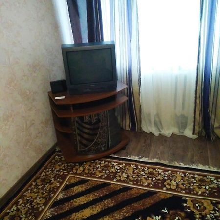 Двухкомнатная Квартира В Центре Okhtyrka Exterior foto